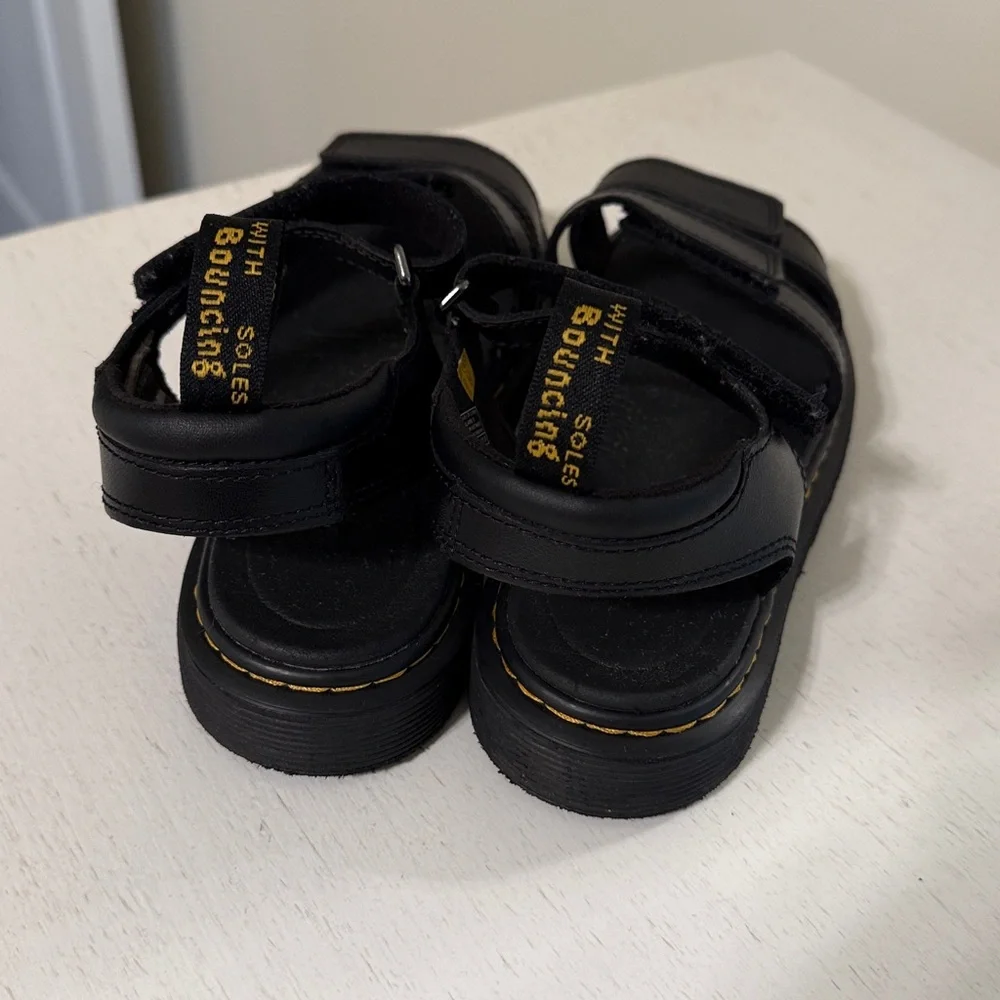 Dr. Martens Junior Klaire Y Black Strappy Sandals / Size 6 / T Lamper Leather